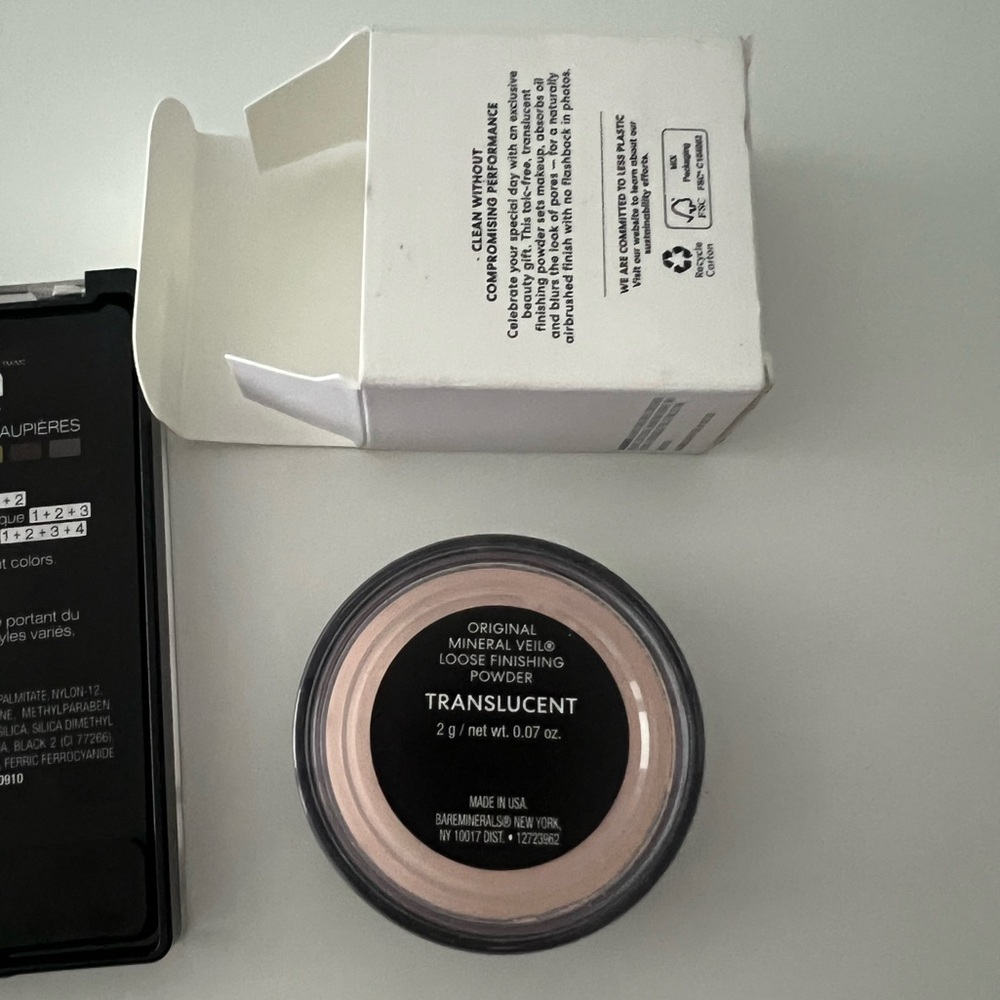 Bare Minerals Translucent Powder - Picture 2 of 4